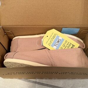 Classic TOMS Women’s size 5.5 - Light Warm Grey